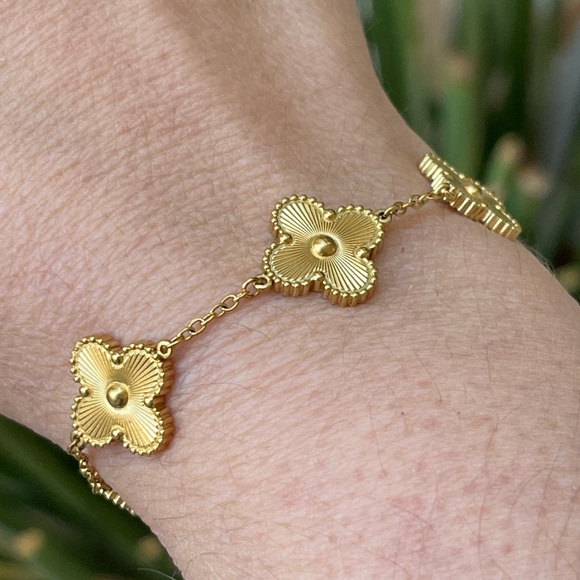 Vintage Jewelry - High quality 18K gold plated clover leaf bracelet